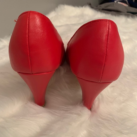 Chase and Chloe red shoes size 10 - Picture 5 of 7